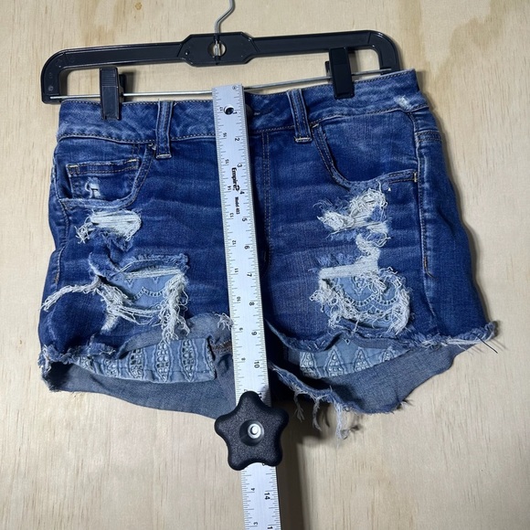 American Eagle Outfitters Blue Distressed Jean Shorts Size 8 Short Booty Shorts - Picture 4 of 8